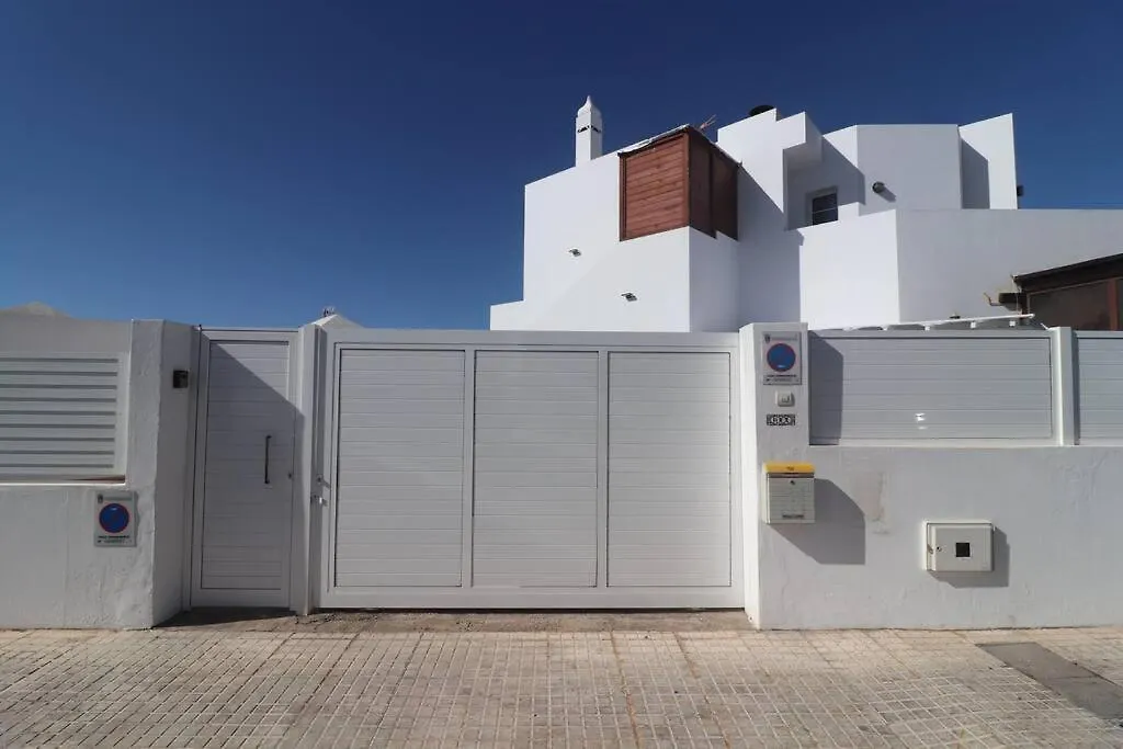 Sunset House Lanzarote- House In Tias With Sea View Apartment